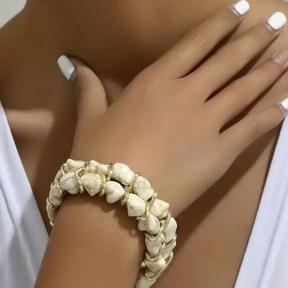 Stone bead stretch bracelet white and gold - Picture 1 of 9